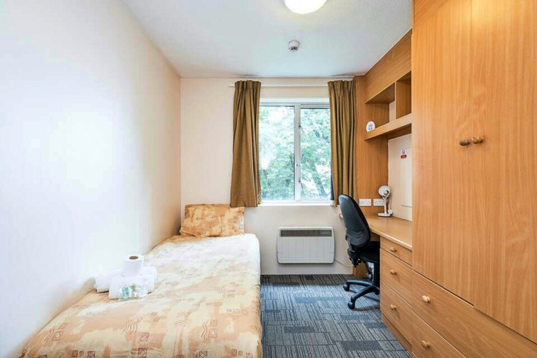 Bedroom 4, En Suite Rooms COLINDALE SK, London