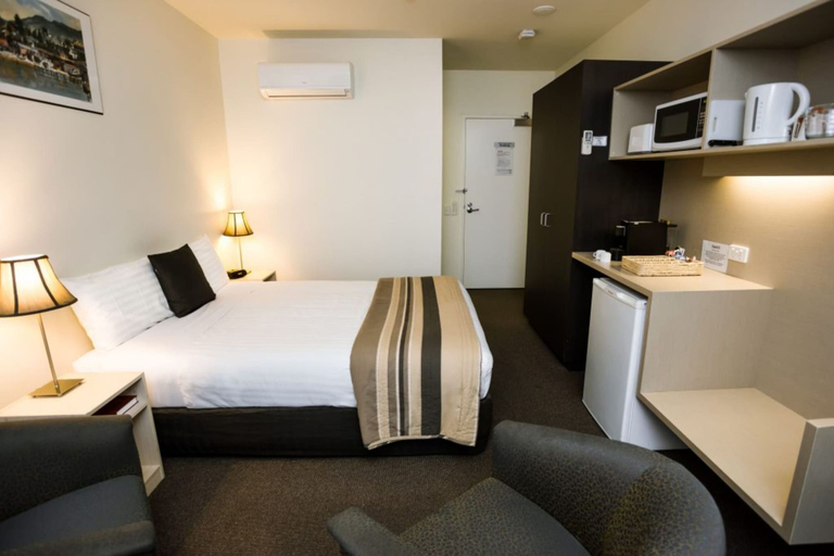 Bedroom 2, Shoreline Hotel, Clarence