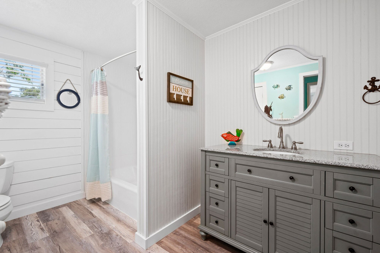 Bathroom 4, Castaway Cottage, Aransas