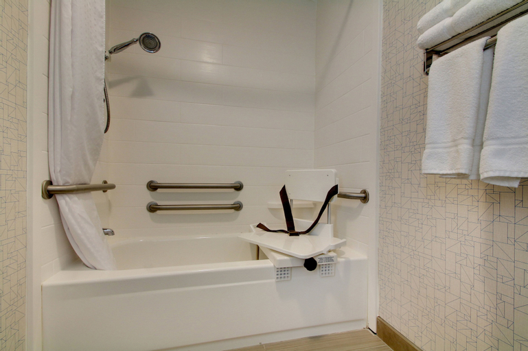 Bathroom 14