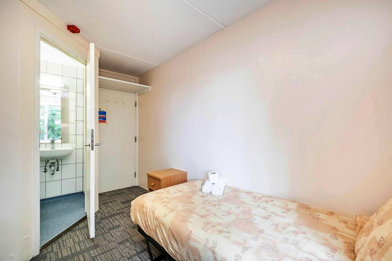 Bedroom 3, En Suite Rooms COLINDALE SK, London