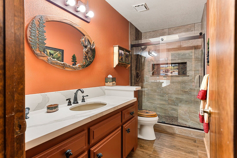 Bathroom, Laureens Americana Hideaway, San Bernardino