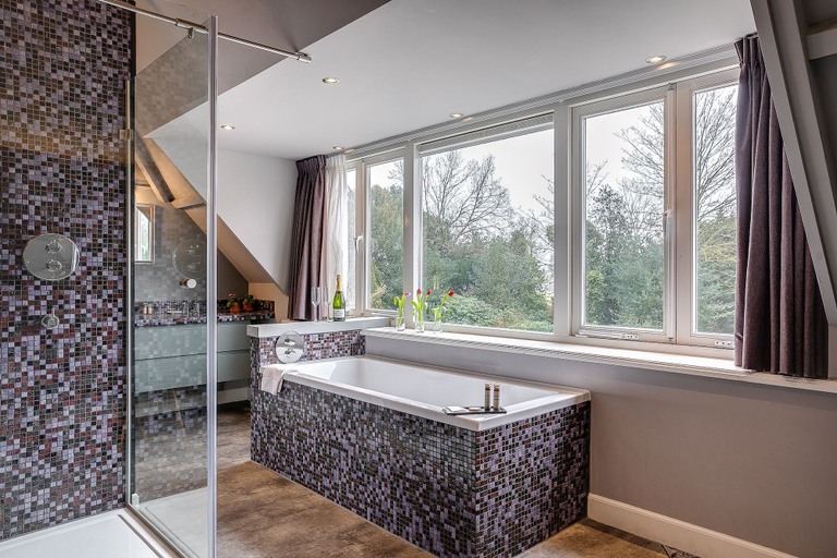 Bathroom 3, Boutique Hotel 't Vosje (Business & Leisure), Haarlem