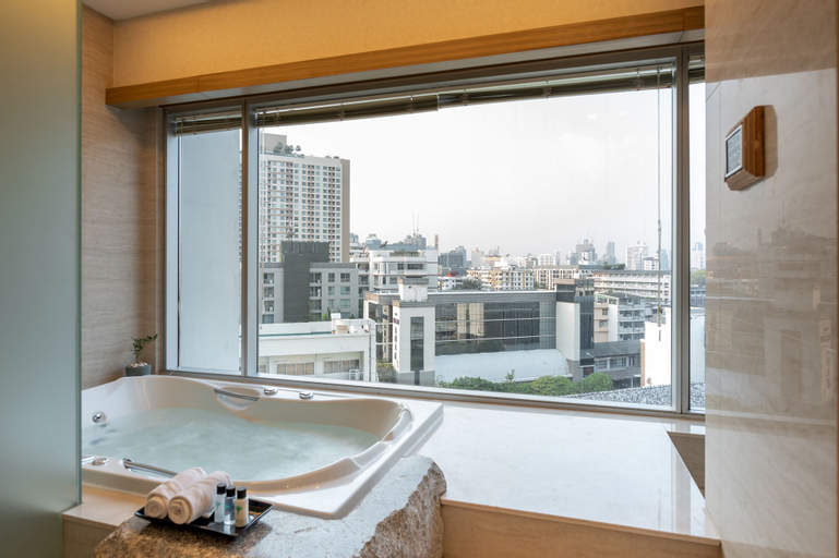 Bathroom 16