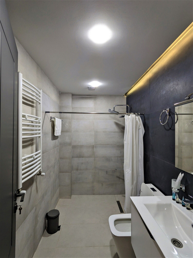 Bathroom 4, Milky Way, Kazbegi