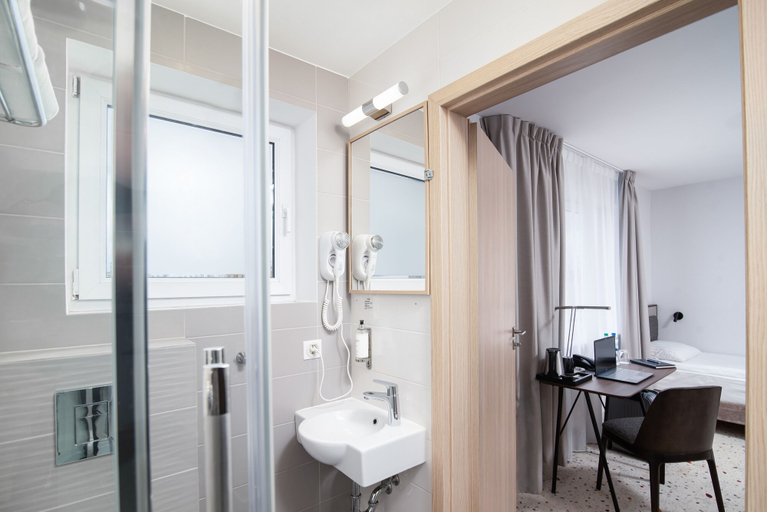 Bathroom 5, Hotel Antares, Gdynia