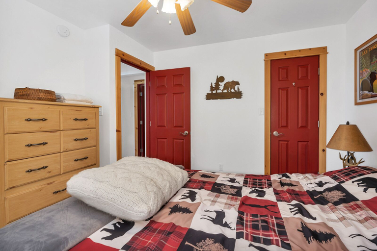 Bedroom 2, The Pond Cabin, Fresno