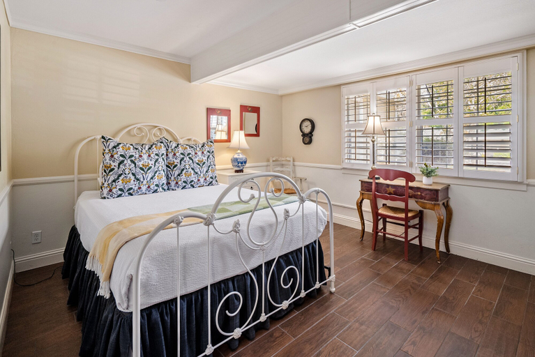 Bedroom 2, Apple Farm, San Luis Obispo