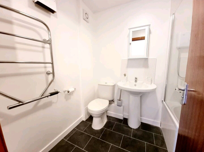 Bathroom 4, Lovely 2 bed with free parking, Highland