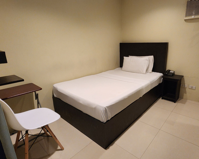 Bedroom 5, Green Glass Hotel, Calamba City