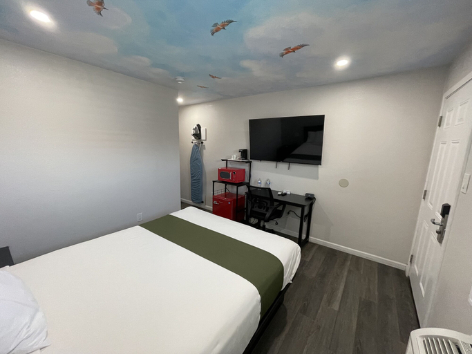 Bedroom 2, Fontana Inn, San Bernardino