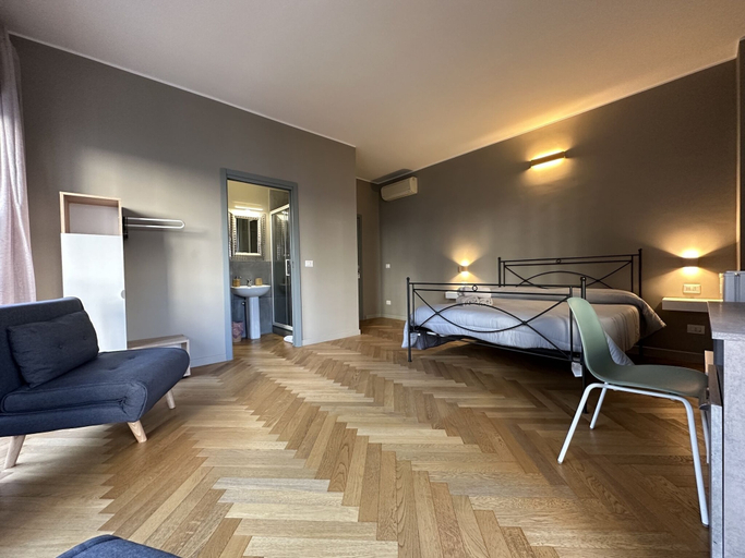 Others 5, Suite&Chic, Bari