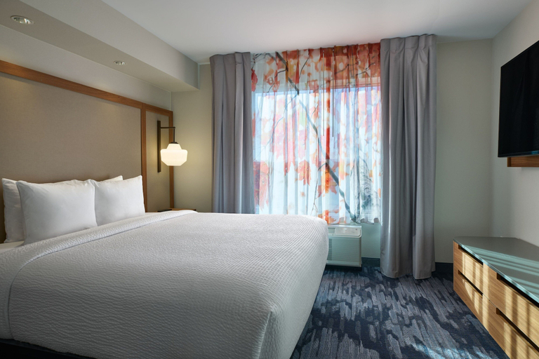 Bedroom 3, Fairfield Inn & Suites by Marriott Winchester, Frederick