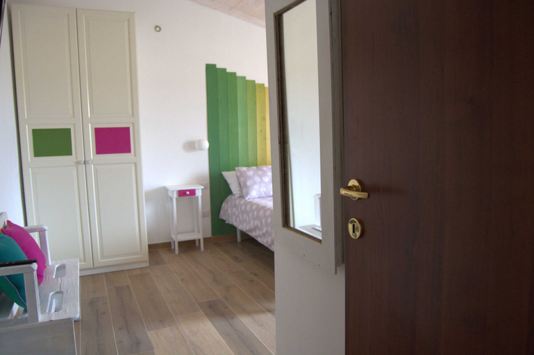 Bedroom 3, Racconti di pietra, Bari
