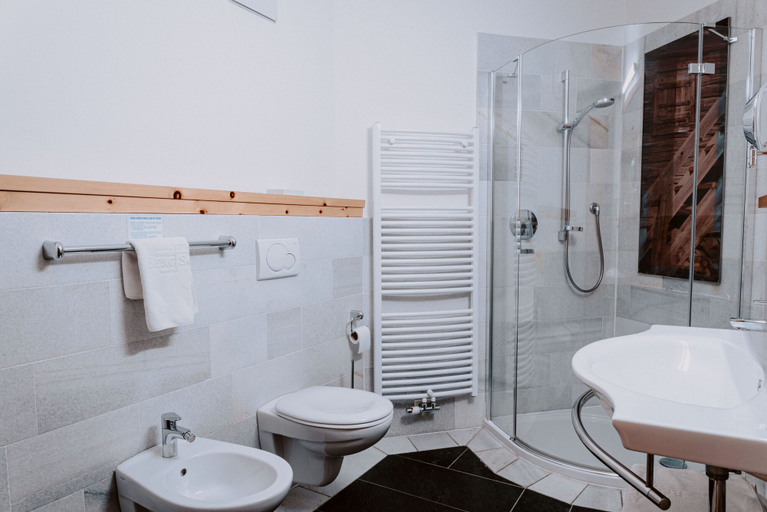 Bathroom 4, Hotel Bergschlössl, Bolzano