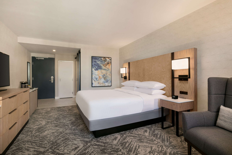 Bedroom 3, DoubleTree by Hilton Canton Downtown, Stark