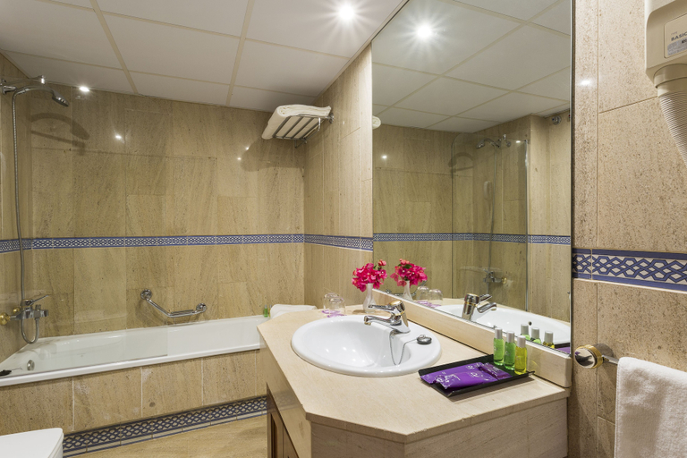 Bathroom 5, Crisol Jardines de Córdoba, Córdoba