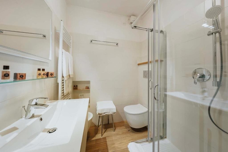 Bathroom 5, Panda, Belluno