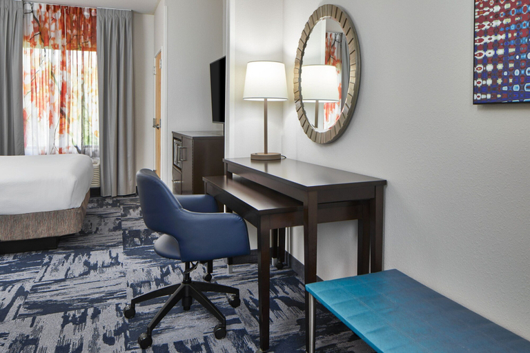 Bedroom 3, Fairfield Inn and Suites Gainesville, Hall