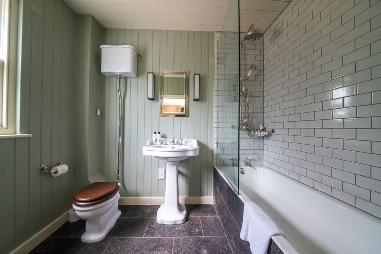 Bathroom 4, The Three Daggers, Wiltshire