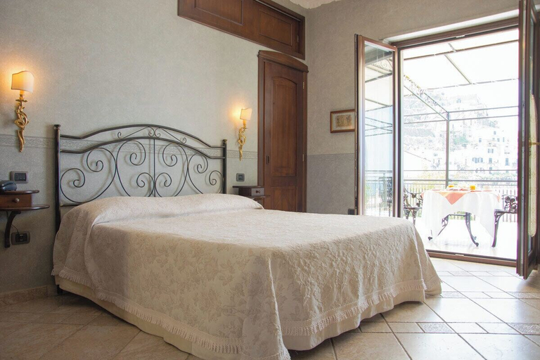 Bedroom 4, Sunrise Guest House, Salerno