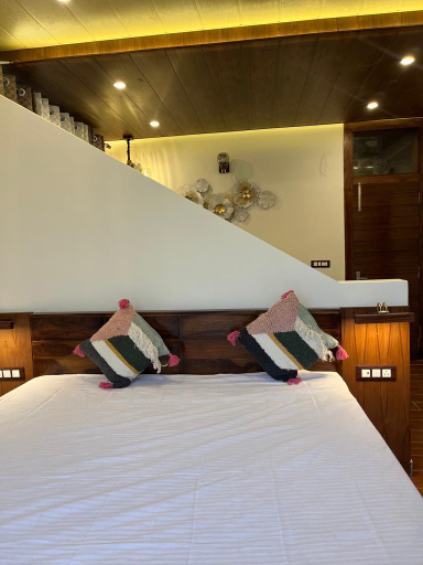 Bedroom, The Frostwood, Almora