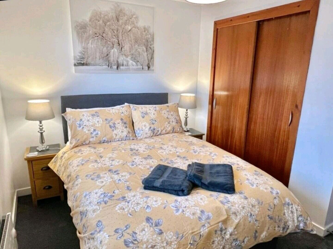 Bedroom 3, Lovely 2 bed with free parking, Highland