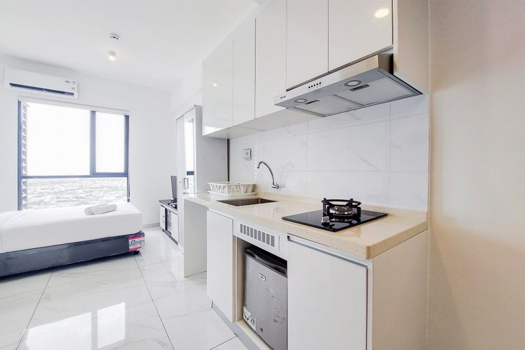 Private kitchen 2, New Furnished Studio Room Sky House Alam Sutera Apartment, Tangerang