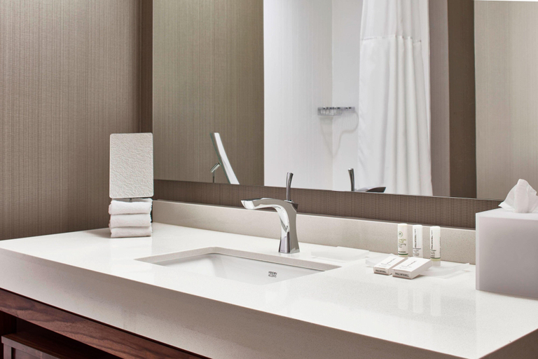 Bathroom 4, Courtyard by Marriott Minneapolis West, Hennepin