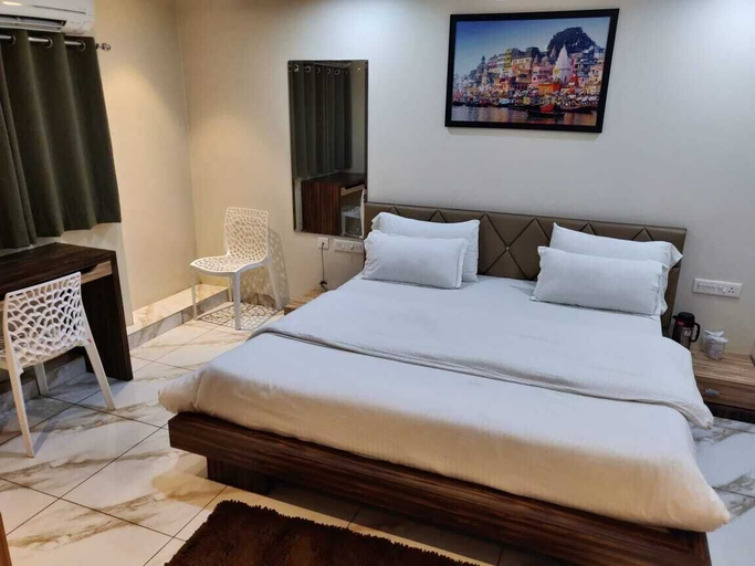 Bedroom 4, Hotel Tamilnadu, Chandauli