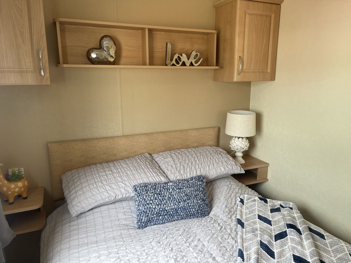 Bedroom 4, Charming 3-bed Static Caravan in Porthcawl, Bridgend