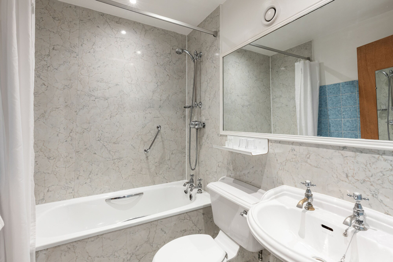 Bathroom 3, North West Castle Hotel, Dumfries and Galloway