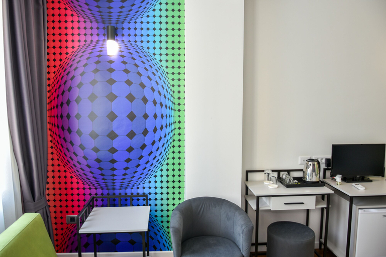 Others 5, Osten Art Hotel