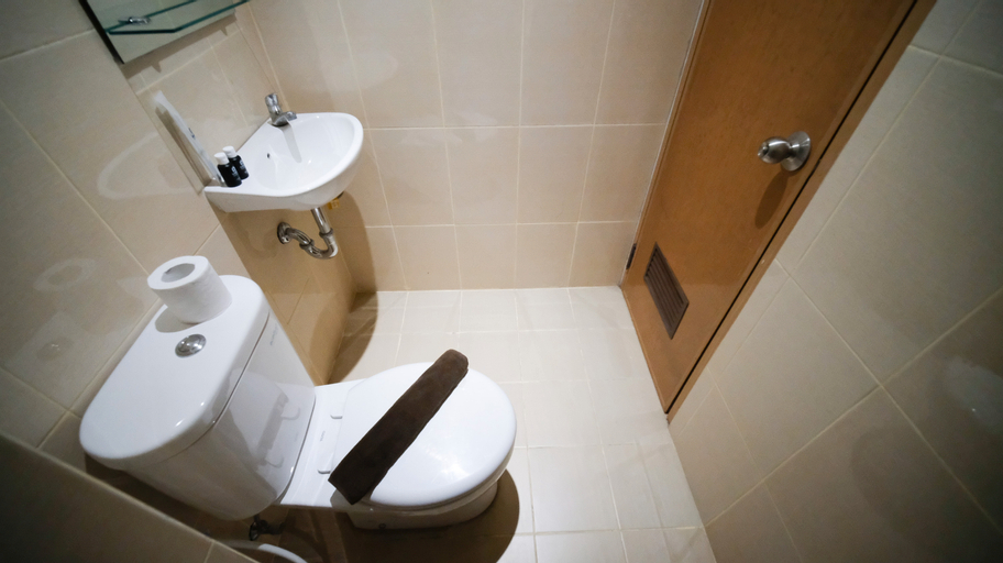 Bedroom 4, Best Choice and Tidy Studio at Bale Hinggil Apartment By Travelio, Surabaya
