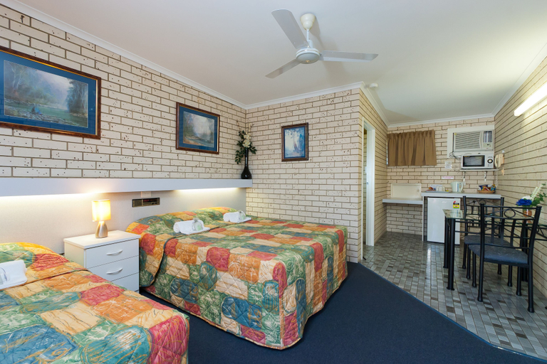 Bedroom 4, Cara Motel, Maryborough