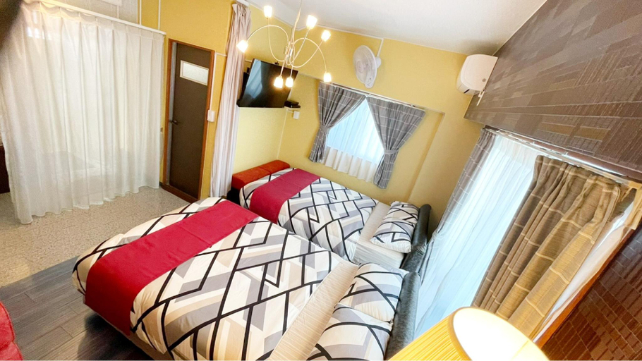 Bedroom 5, Anekkusu Nishihara intā mae, Ginowan