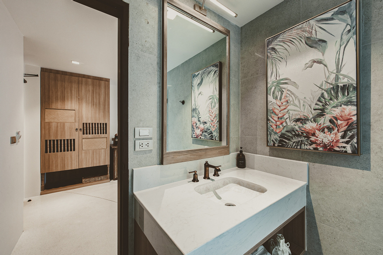 Bathroom 9