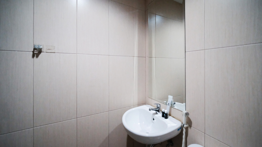 Bedroom 5, Strategic and Homey Studio at Tamasari Papilio Apartment By Travelio, Surabaya