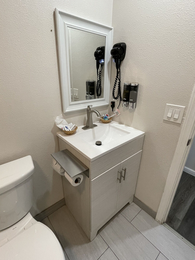 Bathroom 5, Fontana Inn, San Bernardino
