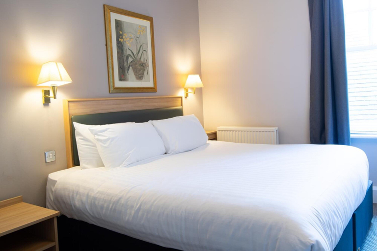 Bedroom 2, Heart of England, Northampton by Marston's Inns, Northamptonshire