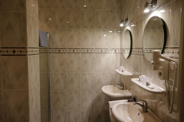 Bathroom 12