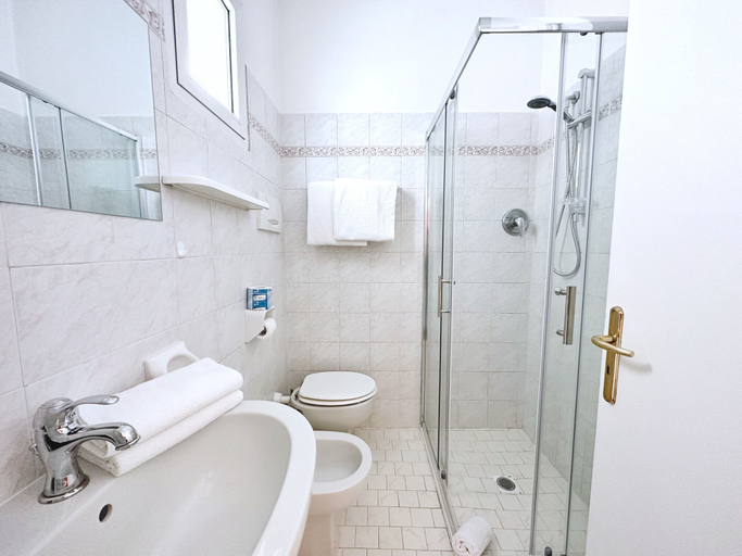 Bathroom 4, Aura Living Hotel, Rimini
