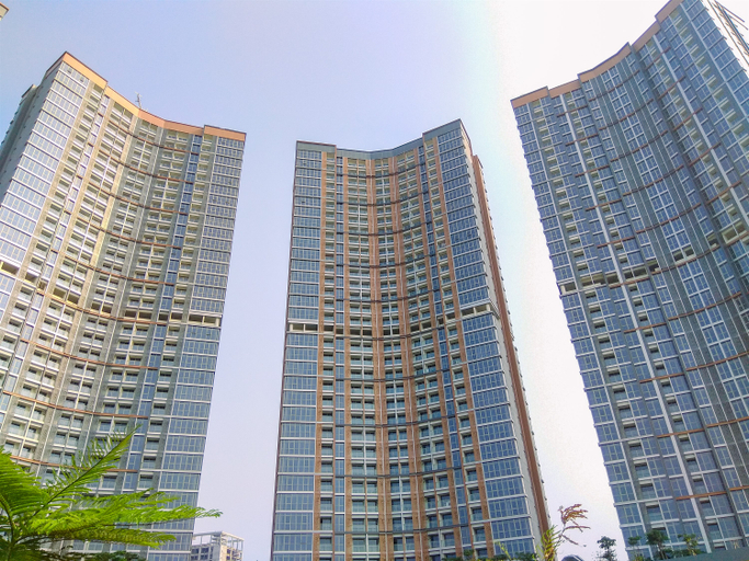 Exterior & Views, Well Furnished and Comfortable 2BR Apartment Gold Coast By Travelio, Jakarta Utara