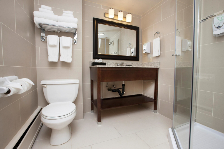 Bathroom 14