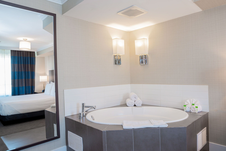 Bathroom 4, Sandman Hotel Oakville, Halton