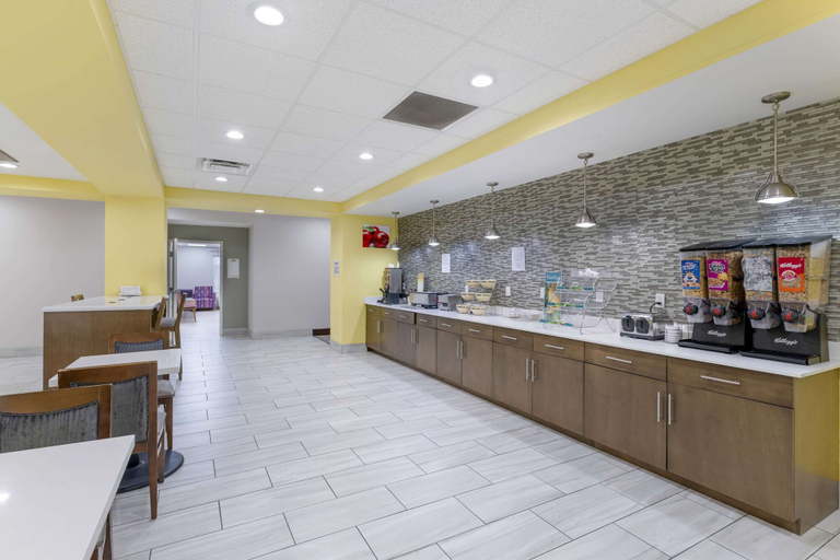 Food & Drinks 5, Quality Inn & Suites Carlsbad Caverns Area, Eddy