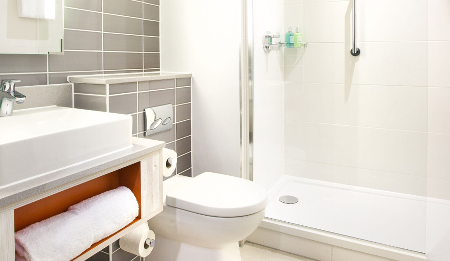 Bathroom 4, Leonardo Hotel Belfast, Belfast