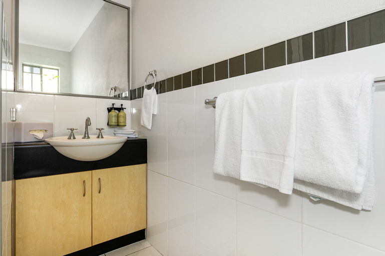 Bathroom 18