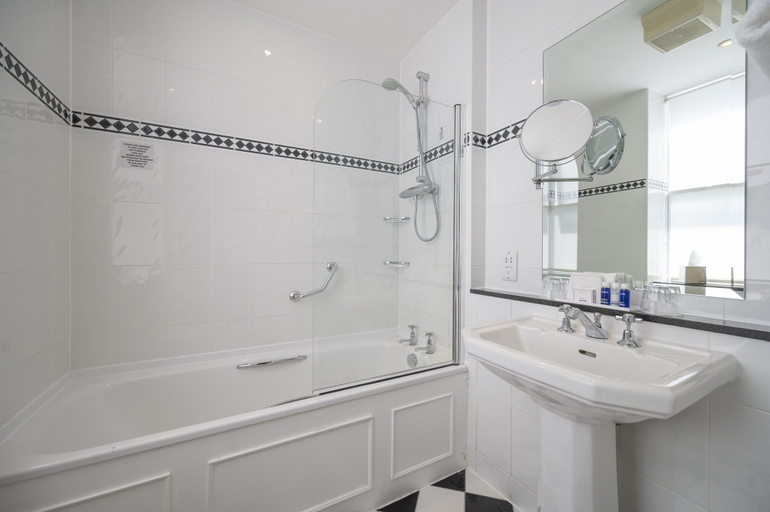 Bathroom 4, St George's Hotel, Conwy