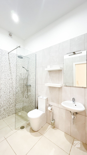 Bathroom 2, Ka Djula Apartments